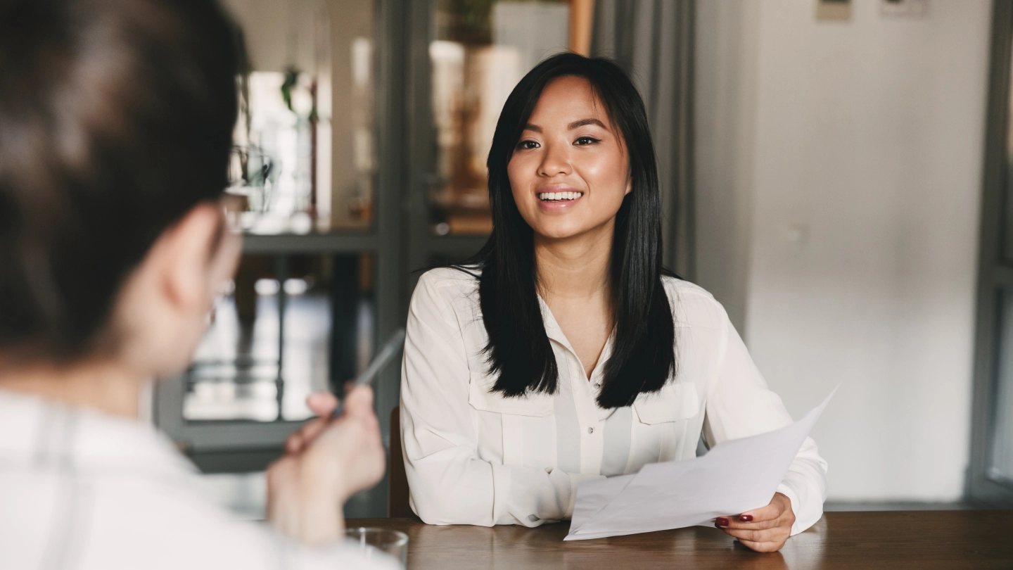 Asian-business-women-in-a-discussion Atradius Credit Insurance